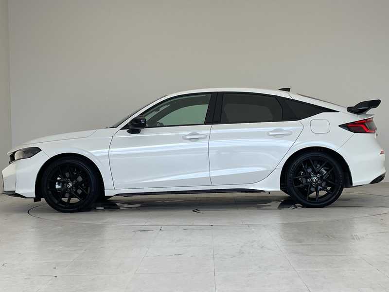 カタログ画像：シビック（CIVIC） タイプＲ レーシングブラックパッケージ 2025年9月 6BA-FL5 2000cc チャンピオンシップホワイト 燃費12.5km / l 外装