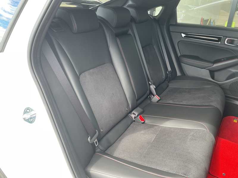 カタログ画像：シビック（CIVIC） タイプＲ レーシングブラックパッケージ 2025年9月 6BA-FL5 2000cc チャンピオンシップホワイト 燃費12.5km / l バック