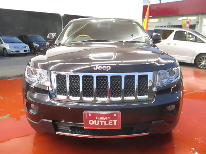 カタログ画像：ジープ・グランドチェロキー（JEEP GRAND CHEROKEE） オーバーランド 2011年12月 ABA-WK36A 3600cc ブリリアントブラッククリスタルパールコート 燃費7.7km / l フロント