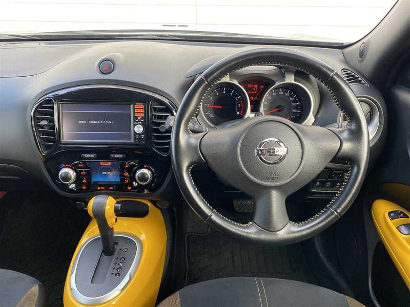 カタログ画像：ジューク（JUKE） １５ＲＸ Ｖセレクション パーソナライゼーション 2015年11月 DBA-YF15 1500cc スーパーブラック 燃費18.0km / l 内装