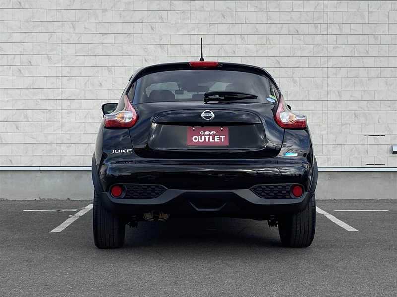 カタログ画像：ジューク（JUKE） １５ＲＸ Ｖセレクション パーソナライゼーション 2015年11月 DBA-YF15 1500cc スーパーブラック 燃費18.0km / l バック