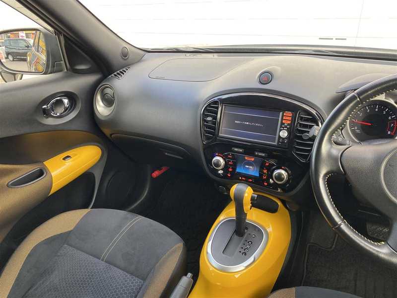 カタログ画像：ジューク（JUKE） １５ＲＸ Ｖセレクション パーソナライゼーション 2015年11月 DBA-YF15 1500cc スーパーブラック 燃費18.0km / l 内装