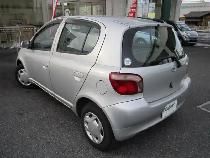 カタログ画像：ヴィッツ（VITZ） Ｂ 2000年8月 TA-SCP10 1000cc シルバーメタリック 燃費21.5km / l  バック