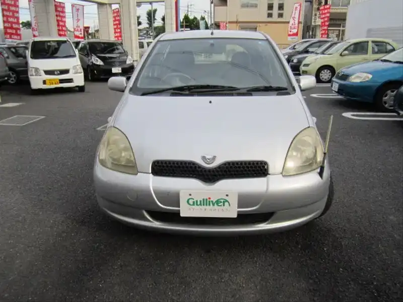 カタログ画像：ヴィッツ（VITZ） Ｂ 1999年8月 GH-SCP10 1000cc シルバーメタリック 燃費19.6km / l  フロント