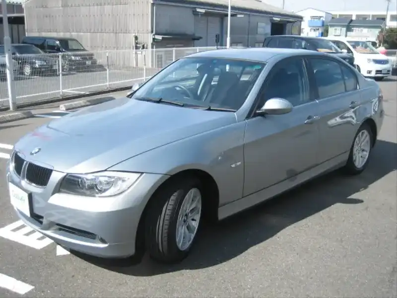 カタログ画像：３シリーズ（3 SERIES） ３２０ｉ 2008年5月 ABA-VA20 2000cc チタン・シルバー（メタリック・カラー）orアークティック（メタリック・カラー） 燃費12.8km / l  フロント