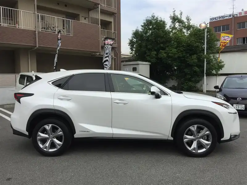 カタログ画像：ＮＸ（NX） ＮＸ３００ｈ バージョンＬ 2016年8月 DAA-AYZ10 2500cc ソニッククォーツ 燃費19.8km / l 外装