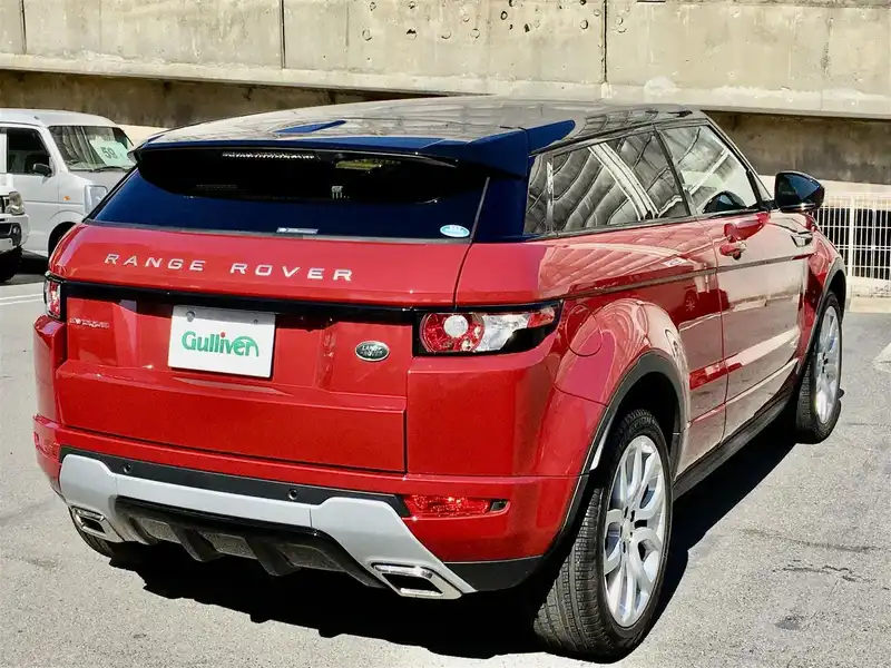 カタログ画像：レンジローバーイヴォーククーペ（RANGE ROVER EVOQUE COUPE） ダイナミック 2015年4月 CBA-LV2A 2000cc フィレンツェ・レッド 燃費10.7km / l バック