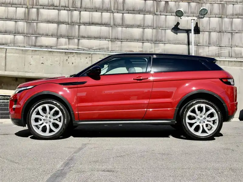 カタログ画像：レンジローバーイヴォーククーペ（RANGE ROVER EVOQUE COUPE） ダイナミック 2015年4月 CBA-LV2A 2000cc フィレンツェ・レッド 燃費10.7km / l 外装