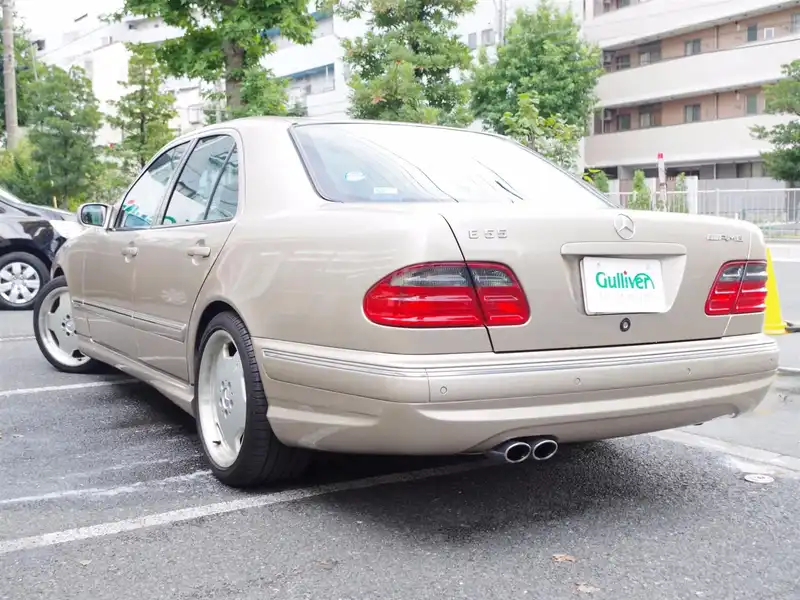 カタログ画像：Ｅクラス（E-CLASS） Ｅ５５ 1999年10月 GF-E55 5500cc 燃費6.8km / l  バック