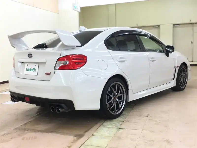 カタログ画像：ＷＲＸ ＳＴＩ（WRX STI） ＳＴＩ タイプＳ 2015年6月 CBA-VAB 2000cc クリスタルホワイト・パール 燃費9.4km / l バック