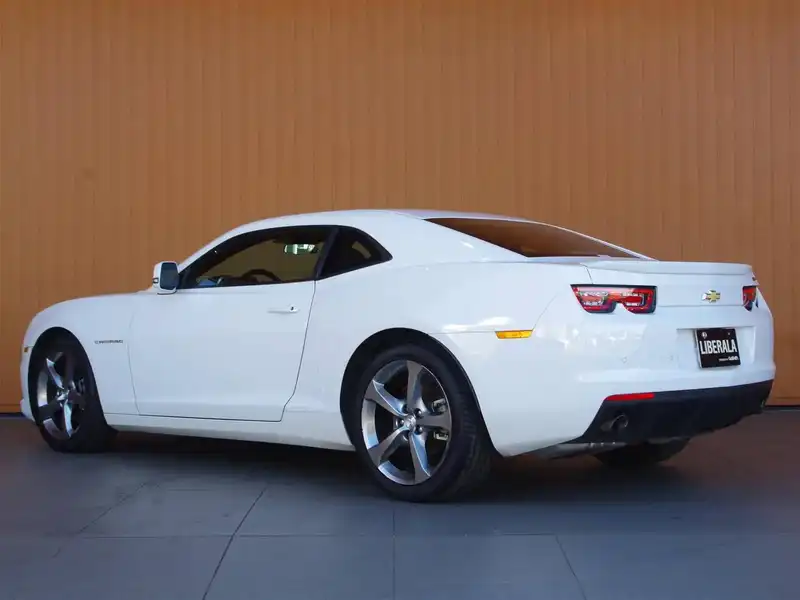 カタログ画像：シボレーカマロ（CHEVROLET CAMARO） ＬＴ ＲＳ 2013年1月 3600cc サミットホワイト バック