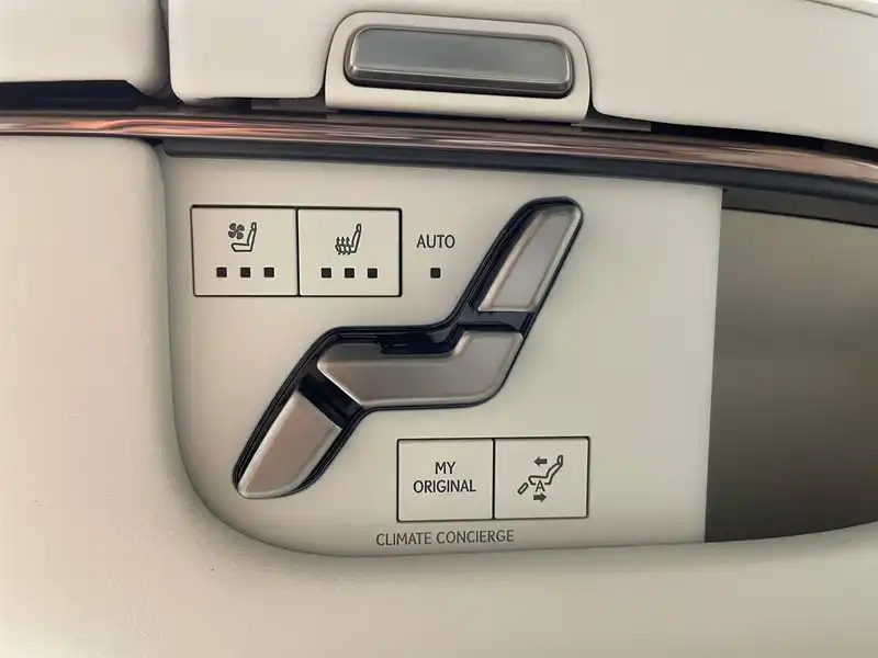 カタログ画像：ＬＭ（LM） ＬＭ５００ｈ バージョンＬ 2025年8月 5AA-TAWH15W 2400cc ソニッククォーツ 燃費13.8km / l 内装