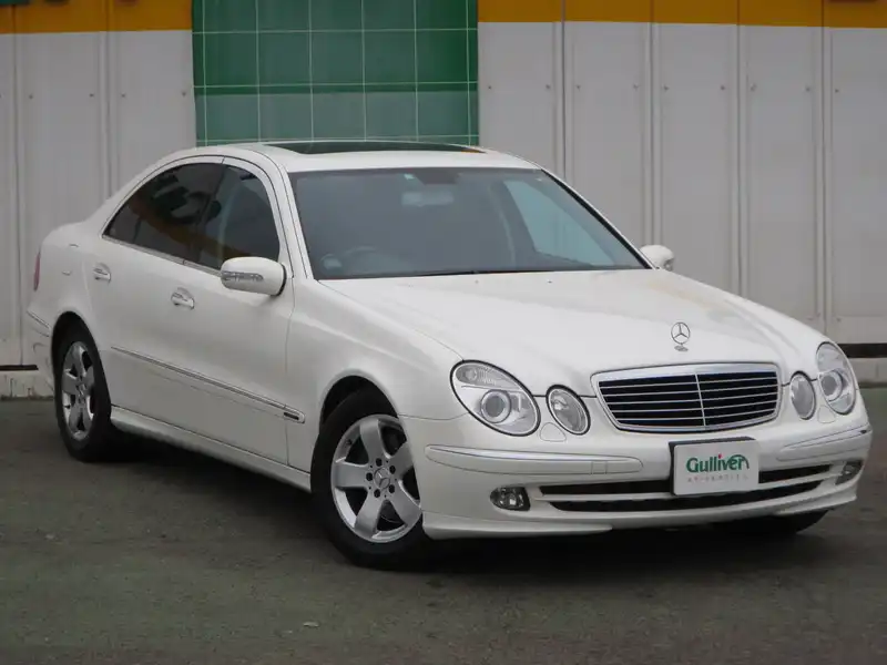 カタログ画像：Ｅクラス（E-CLASS） Ｅ３５０ アバンギャルド 2005年8月 DBA-211056C 3500cc アラバスターホワイト（Ｓ） 燃費8.6km / l  メイン