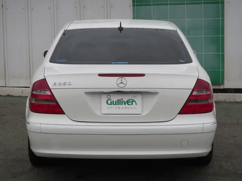 カタログ画像：Ｅクラス（E-CLASS） Ｅ３５０ アバンギャルド 2005年8月 DBA-211056C 3500cc アラバスターホワイト（Ｓ） 燃費8.6km / l  バック