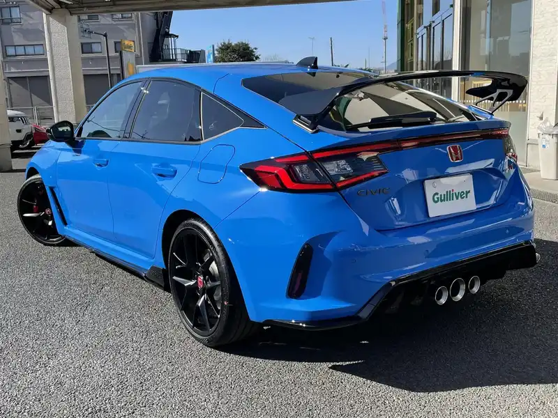 カタログ画像：シビック（CIVIC） タイプＲ レーシングブラックパッケージ 2025年1月 6BA-FL5 2000cc レーシングブルー・パール 燃費12.5km / l バック