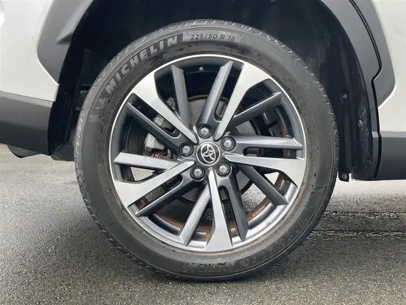 カタログ画像：カローラクロス（COROLLA CROSS） ハイブリッド Ｚ 2021年9月 6AA-ZVG11 1800cc プラチナホワイトパールマイカ 燃費26.2km / l タイヤ
