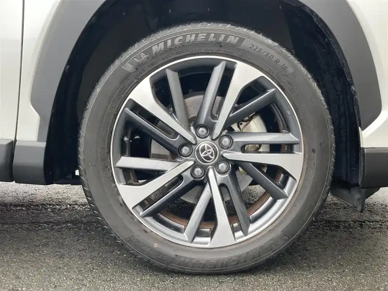 カタログ画像：カローラクロス（COROLLA CROSS） ハイブリッド Ｚ 2021年9月 6AA-ZVG11 1800cc プラチナホワイトパールマイカ 燃費26.2km / l タイヤ
