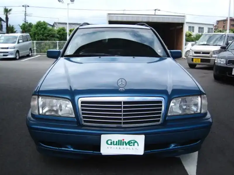 カタログ画像：Ｃクラスステーションワゴン（C-CLASS STATIONWAGON） Ｃ２４０ ステーションワゴン 1999年10月 GF-202086 2400cc アクアマリンブルー 燃費9.6km / l  フロント