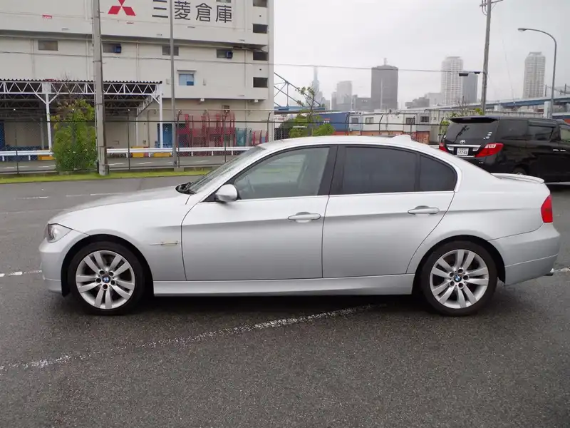 カタログ画像：３シリーズ（3 SERIES） ３３０ｉ 2006年9月 ABA-VB30 3000cc チタン・シルバー（メタリック・カラー）orアークティック（メタリック・カラー） 燃費9.3km / l  外装