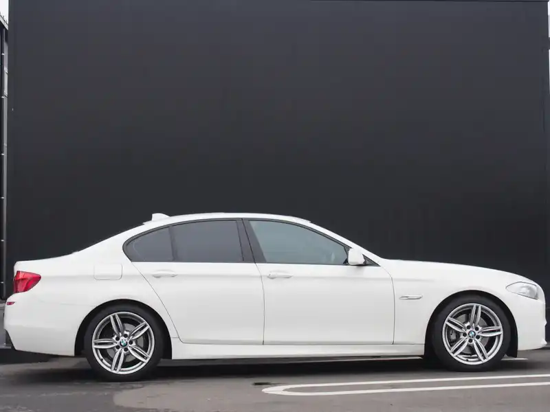 カタログ画像：５シリーズ（5 SERIES） ５３５ｉ Ｍスポーツパッケージ 2011年10月 DBA-FR35 3000cc 燃費13.0km / l 外装