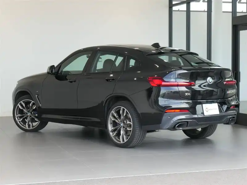 カタログ画像：Ｘ４（X4） Ｍ４０ｉ 2020年4月 3BA-2V30 3000cc ブラック・サファイア（メタリック・カラー）orカーボン・ブラック（メタリック・カラー） 燃費10.3km / l バック