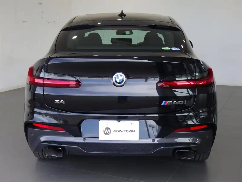 カタログ画像：Ｘ４（X4） Ｍ４０ｉ 2018年9月 CBA-UJ30 3000cc ブラック・サファイア（メタリック・カラー）orカーボン・ブラック（メタリック・カラー） 燃費10.9km / l バック