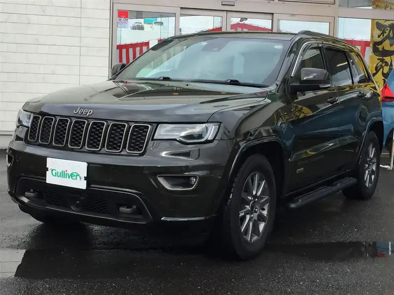 カタログ画像：ジープ・グランドチェロキー（JEEP GRAND CHEROKEE） ７５ｔｈアニバーサリーエディション 2016年7月 ABA-WK36TA 3600cc レコングリーンクリアコート 燃費9.6km / l メイン