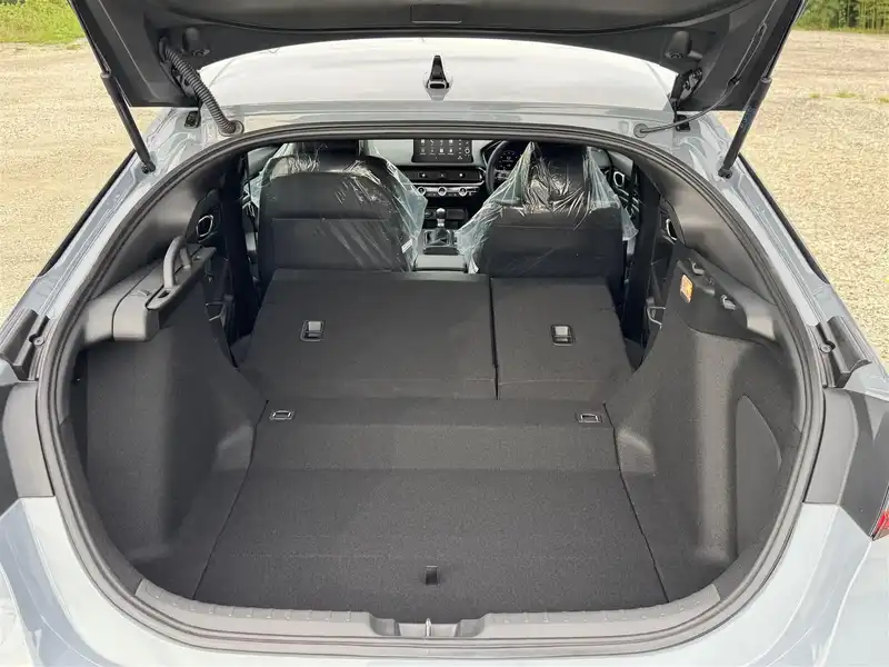 カタログ画像：シビック（CIVIC） タイプＲ レーシングブラックパッケージ 2025年9月 6BA-FL5 2000cc ソニックグレー・パール 燃費12.5km / l 内装