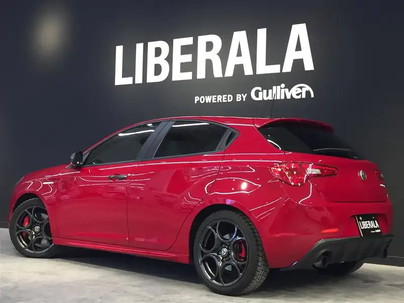 カタログ画像：ジュリエッタ（GIULIETTA） ヴェローチェ １７５０ ＴＢＩ 2019年1月 ABA-94018P 1800cc アルファ レッド 燃費10.8km / l バック