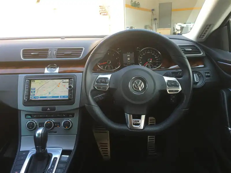 カタログ画像：フォルクスワーゲンＣＣ（VOLKSWAGEN CC） ＴＳＩテクノロジーパッケージ 2015年1月 ABA-3CCDAC 1800cc キャンディホワイト 燃費13.4km / l 内装