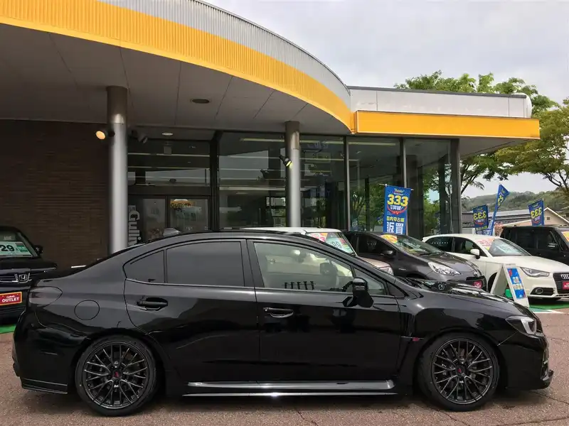 カタログ画像：ＷＲＸ ＳＴＩ（WRX STI） ＳＴＩ 2014年8月 CBA-VAB 2000cc クリスタルブラック・シリカ 燃費9.4km / l 外装