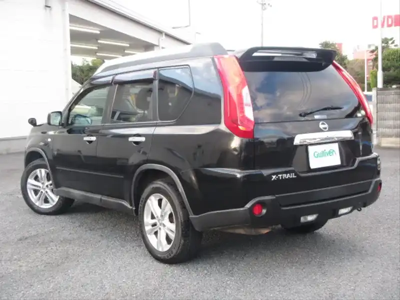 カタログ画像：エクストレイル（X-TRAIL） ２５Ｘ 2012年7月 CBA-TNT31 2500cc ダイヤモンドブラック（Ｐ） 燃費11.6km / l  バック