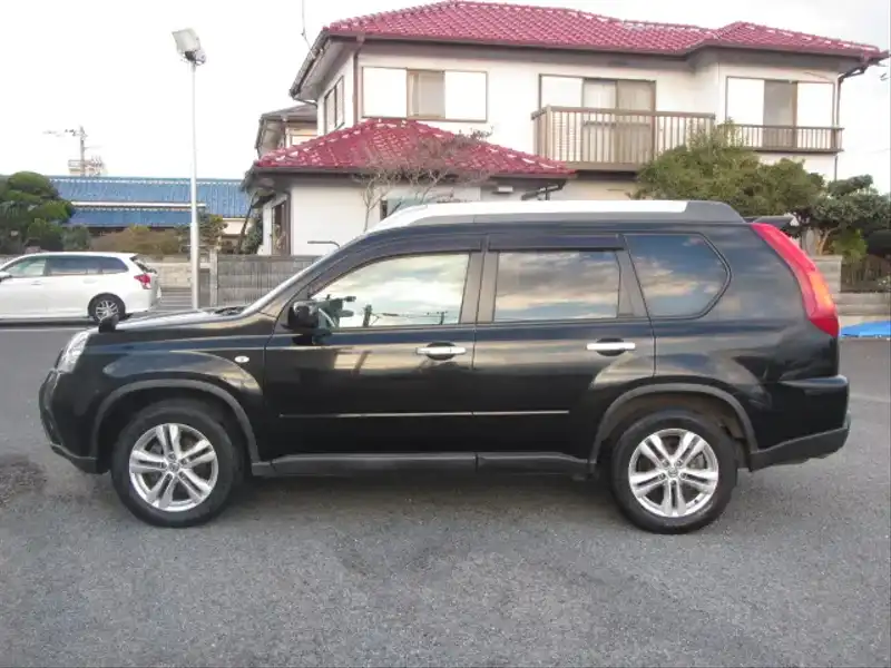 カタログ画像：エクストレイル（X-TRAIL） ２５Ｘ 2012年7月 CBA-TNT31 2500cc ダイヤモンドブラック（Ｐ） 燃費11.6km / l  外装