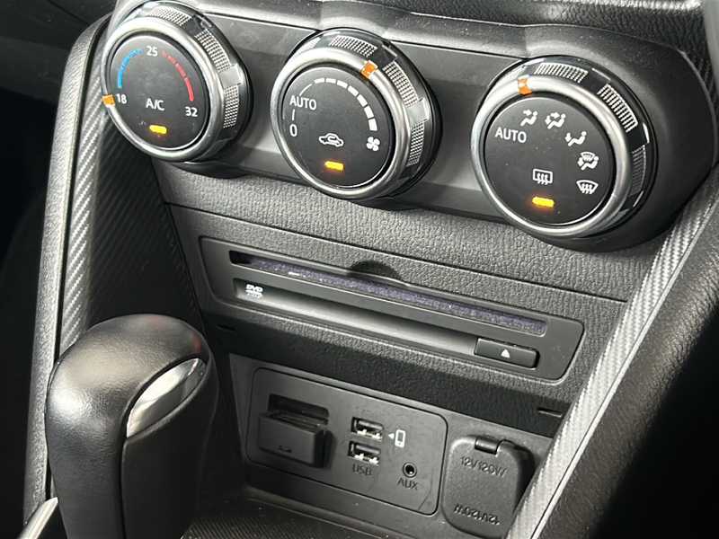 カタログ画像：ＭＡＺＤＡ２（MAZDA2） １５スポルト 2023年3月 5BA-DJLAS 1500cc スノーフレイクホワイトパールマイカ 燃費18.1km / l 内装