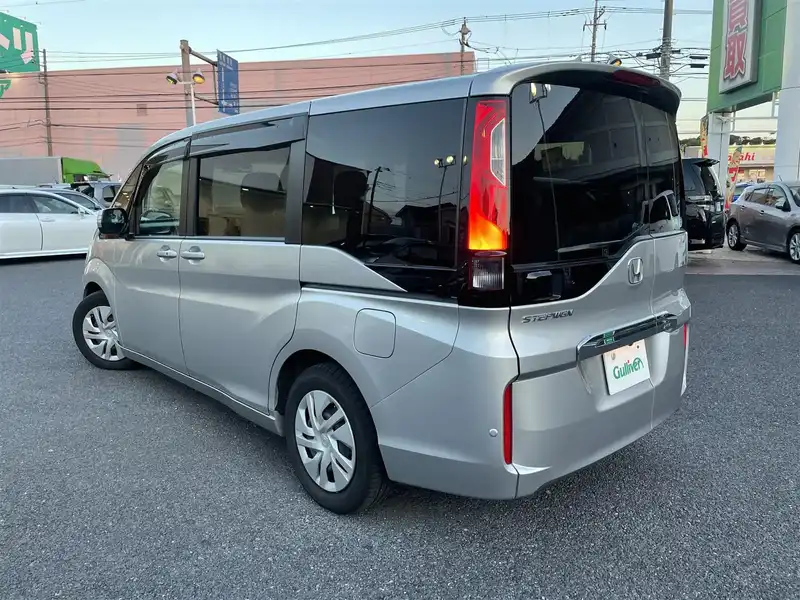 カタログ画像：ステップワゴン（STEPWAGON） Ｂ 2015年4月 DBA-RP2 1500cc モダンスティール・メタリック 燃費15.4km / l バック