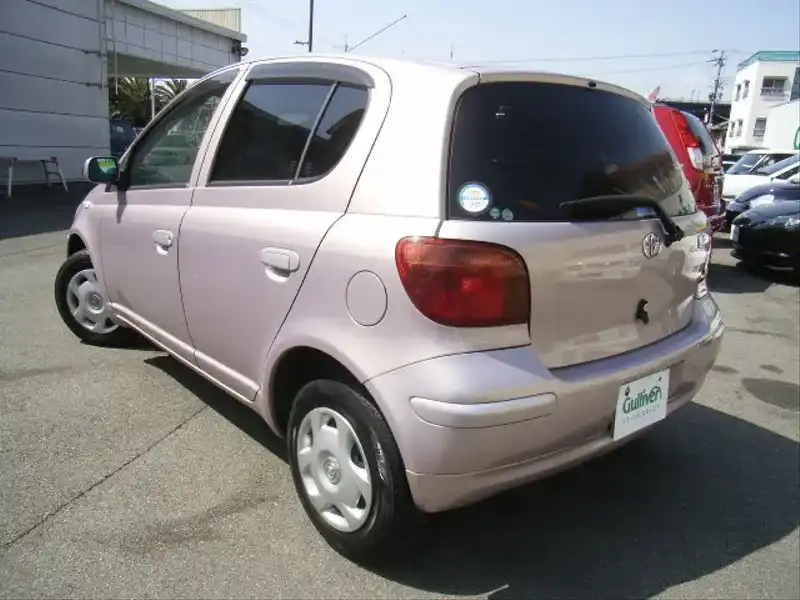 カタログ画像：ヴィッツ（VITZ） Ｕ Ｄパッケージ 2002年8月 UA-NCP10 1300cc 燃費18.0km / l  バック