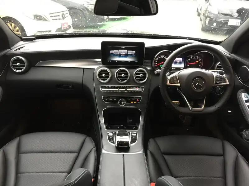 カタログ画像：Ｃクラスステーションワゴン（C-CLASS STATIONWAGON） Ｃ２００ ステーションワゴン スポーツ 2015年9月 RBA-205242 2000cc オブシディアンブラック（Ｍ） 燃費16.5km / l 内装