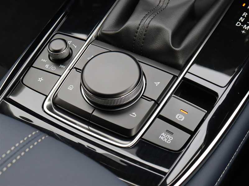 カタログ画像：ＣＸ－３０（CX-30） ＸＤ １００周年特別記念車 ２０２０ＷＣＯＴＹ ＴＯＰ３選出記念モデル 2021年1月 3DA-DM8P 1800cc 燃費19.2km / l 内装