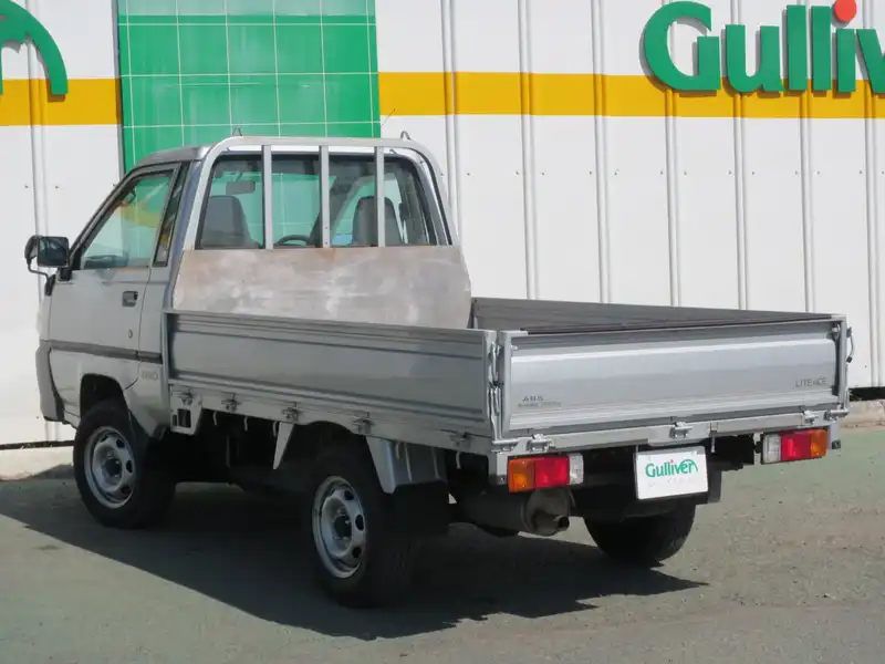 カタログ画像：ライトエーストラック（LITEACE TRUCK） ＤＸ 2002年7月 GK-KM70 1800cc シルバーメタリック 燃費10.6km / l  バック