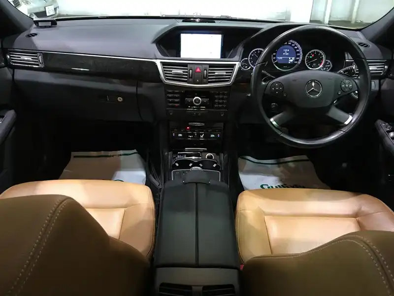 カタログ画像：Ｅクラス（E-CLASS） Ｅ３００ アバンギャルド 2009年5月 DBA-212054C 3000cc インジウムグレー（Ｍ）orテノライトグレー（Ｍ） 燃費9.6km / l  内装