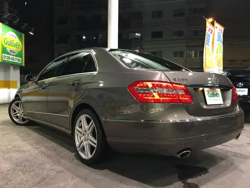 カタログ画像：Ｅクラス（E-CLASS） Ｅ３００ アバンギャルド 2009年5月 DBA-212054C 3000cc インジウムグレー（Ｍ）orテノライトグレー（Ｍ） 燃費9.6km / l  バック