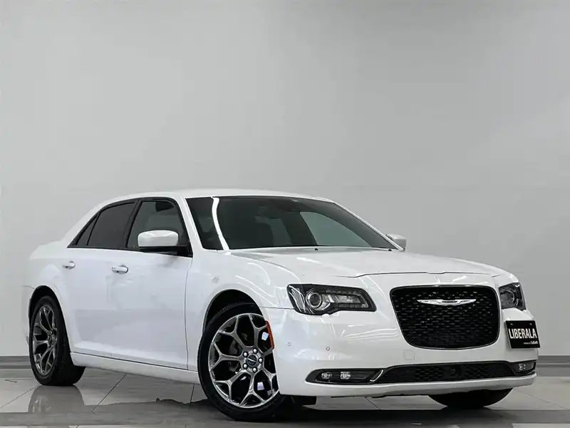 カタログ画像：クライスラー・３００（CHRYSLER 300） ３００Ｓ 2015年12月 ABA-LX36 3600cc アイボリートライコートパール（三層仕上げパールペイント） 燃費9.2km / l メイン（その他）