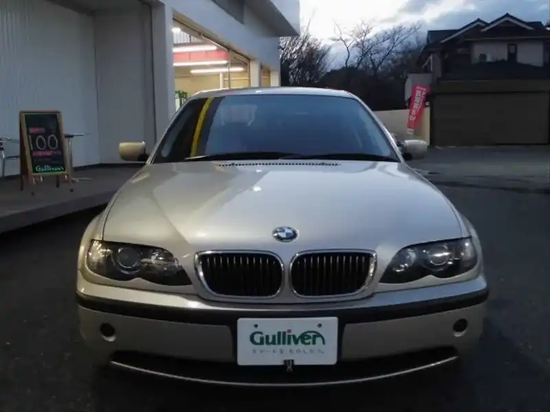 カタログ画像：３シリーズ（3 SERIES） ３２０ｉスポーティダイヤモンド 2004年7月 GH-AV22 2200cc ダイヤモンド・メタリック 燃費9.8km / l  フロント