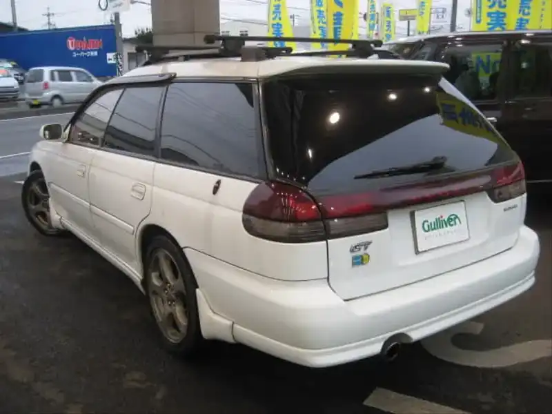 カタログ画像：レガシィツーリングワゴン（LEGACY TOURING WAGON） ＧＴ 1996年6月 E-BG5 2000cc ピュアホワイト 燃費10.2km / l  バック