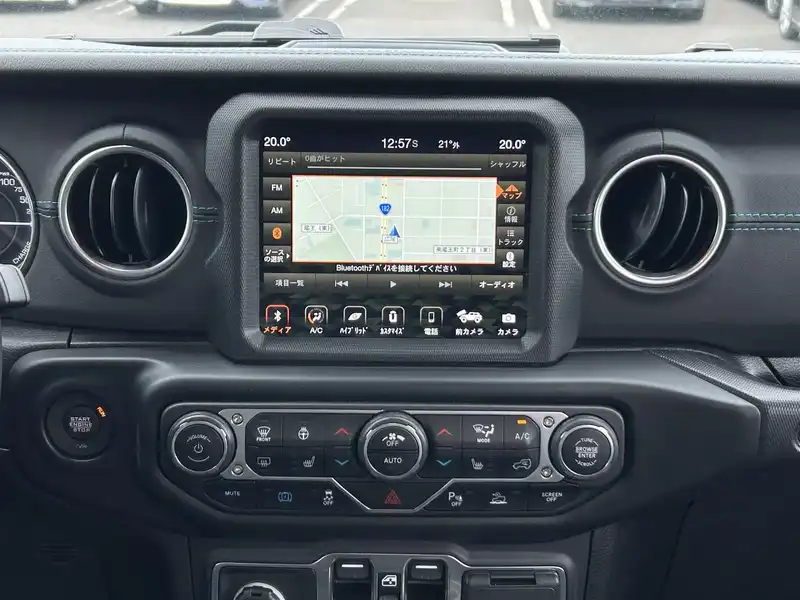 カタログ画像：ジープ・ラングラーアンリミテッド４ｘｅ（JEEP WRANGLER UNLIMITED 4xe） ルビコン ４ｘｅ 2022年12月 3LA-JL20L 2000cc ブラッククリアコート 燃費8.6km / l 内装