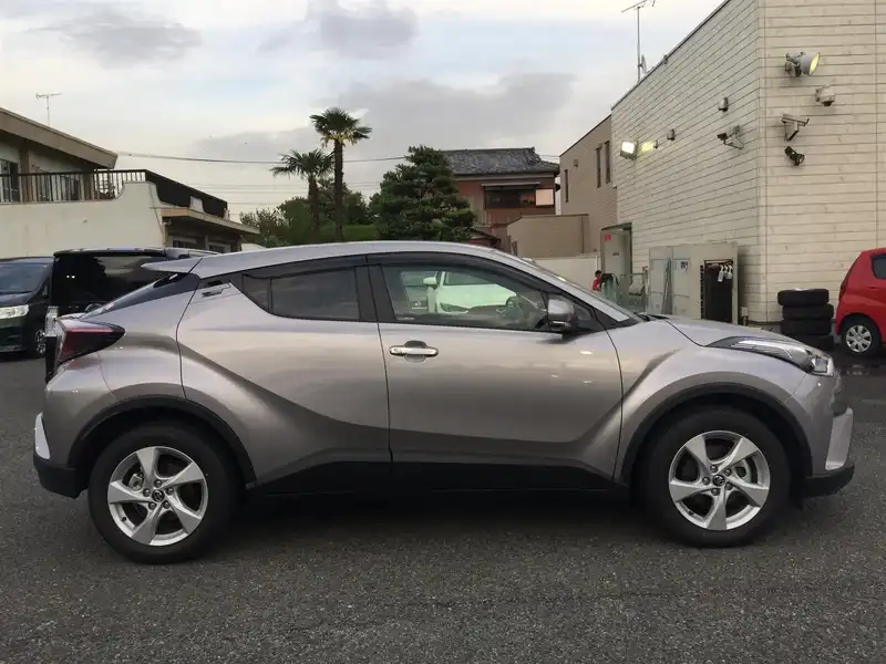 カタログ画像：Ｃ－ＨＲ（C-HR） Ｓ－Ｔ ＬＥＤパッケージ 2018年5月 DBA-NGX10 1200cc メタルストリームメタリック 燃費16.4km / l 外装