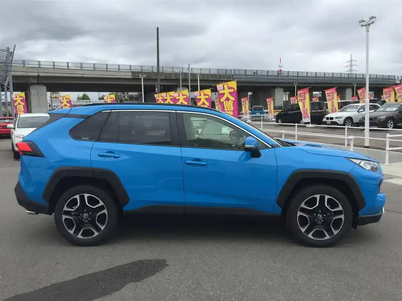 10130700 | カタログ画像：ＲＡＶ４（RAV4） アドベンチャー 2020年8月 6BA-MXAA54 2000cc 外装