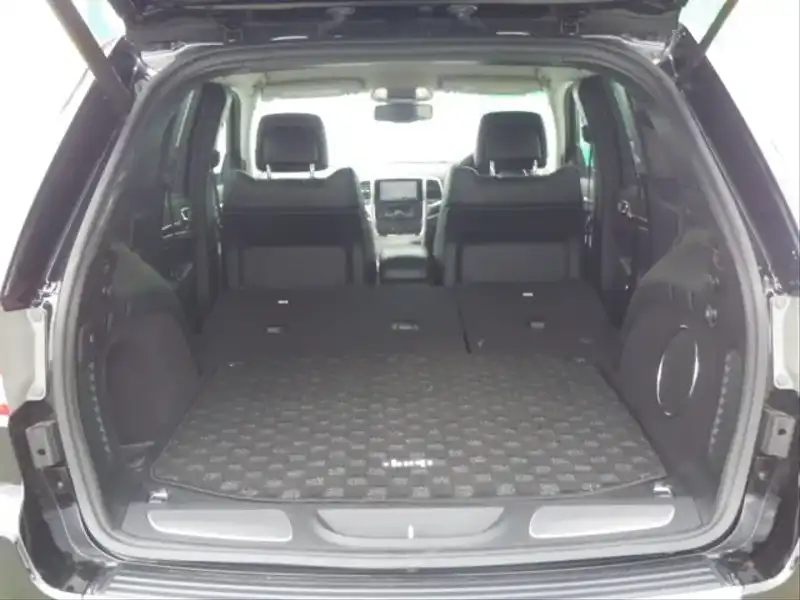 カタログ画像：ジープ・グランドチェロキー（JEEP GRAND CHEROKEE） リミテッド 2011年12月 ABA-WK36A 3600cc ブリリアントブラッククリスタルパールコート 燃費7.7km / l 内装