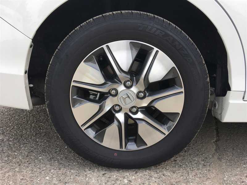カタログ画像：ステップワゴン（STEPWAGON） Ｇ 車いす仕様車 ２列目乗車タイプ 2016年5月 DBA-RP1 1500cc ホワイトオーキッド・パール タイヤ