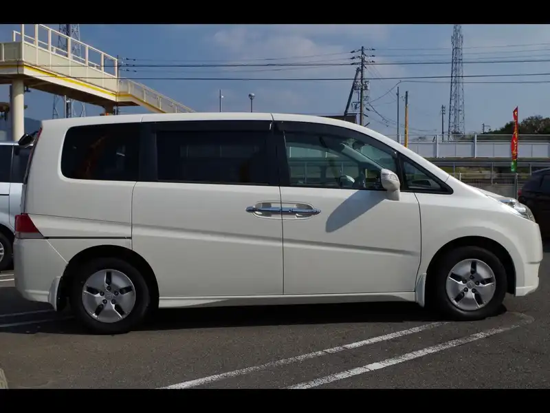 カタログ画像：ステップワゴン（STEPWAGON） Ｇ スタイルエディション 2007年2月 DBA-RG2 2000cc プレミアムホワイト・パール 燃費11.6km / l  外装